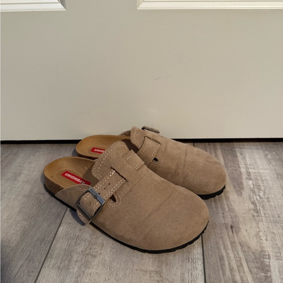 Unionbay Beige Suede women’s Loafers - Picture 1 of 4